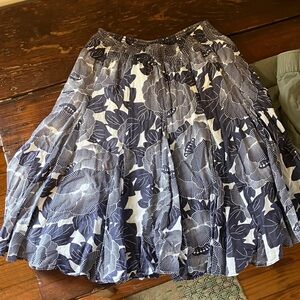 Loose flowy skirt, floral, banana republic, size S